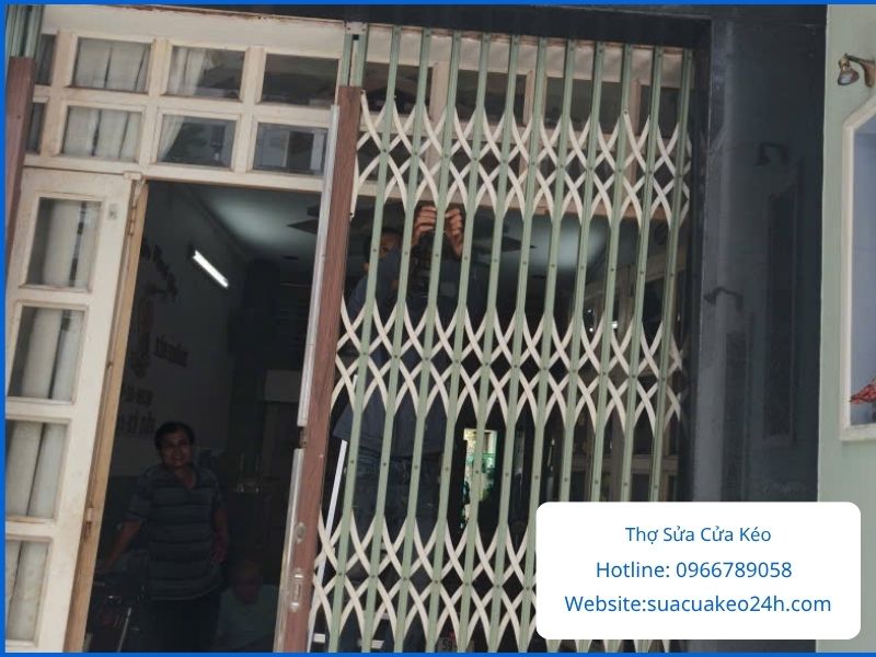 Lưu Ý Quan Trọng Khi Tìm Thợ Sửa Cửa Kéo Quận 3 Phục Vụ Tại Nhà