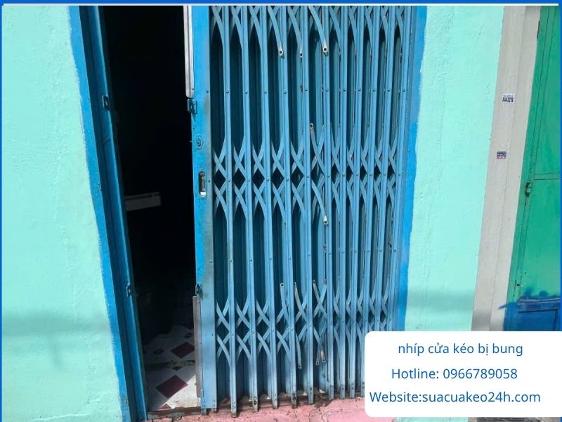 Sửa nhíp cửa kéo bị bung đinh tán khiến cửa bị sượng không mở hết