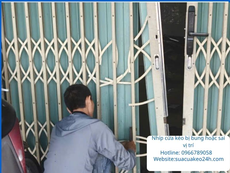 Sự cố nhíp cửa kéo bị bung gãy hoặc sai vị trí cản trở cửa đóng kín