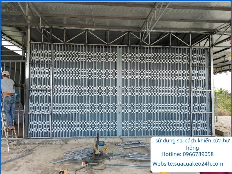 Thói quen sử dụng sai cách làm cửa kéo bị hỏng kẹt không mở hết