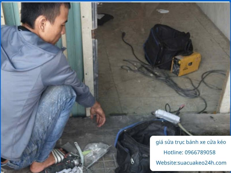 Báo giá chi phí nắn chỉnh sửa trục bánh xe cửa kéo bị cong kẹt tận nơi