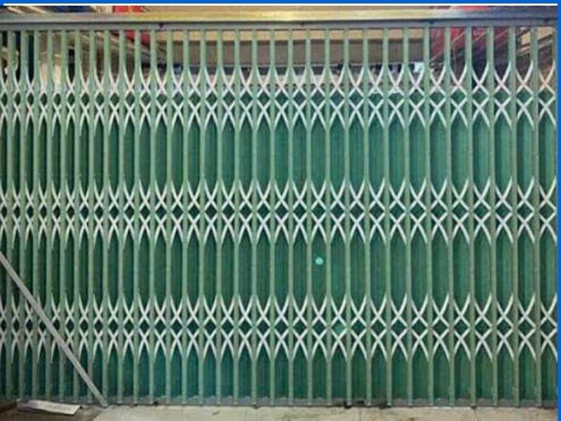 Báo giá chi phí xử lý cạo rỉ và sơn lại cửa kéo bị bong tróc sơn